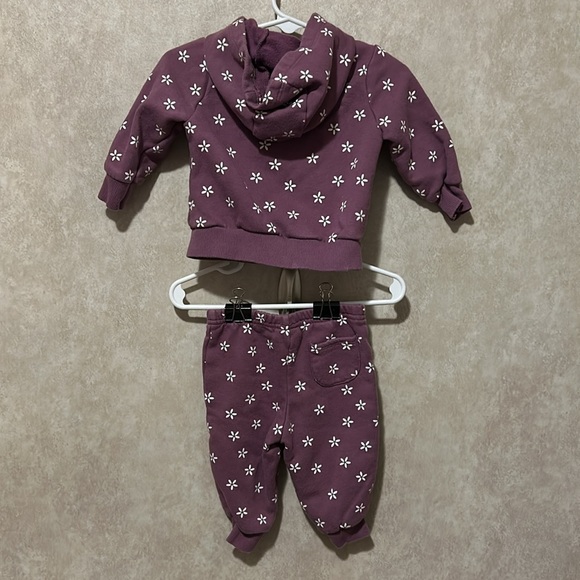 Carter’s 6 months sweat suit. - Picture 2 of 8